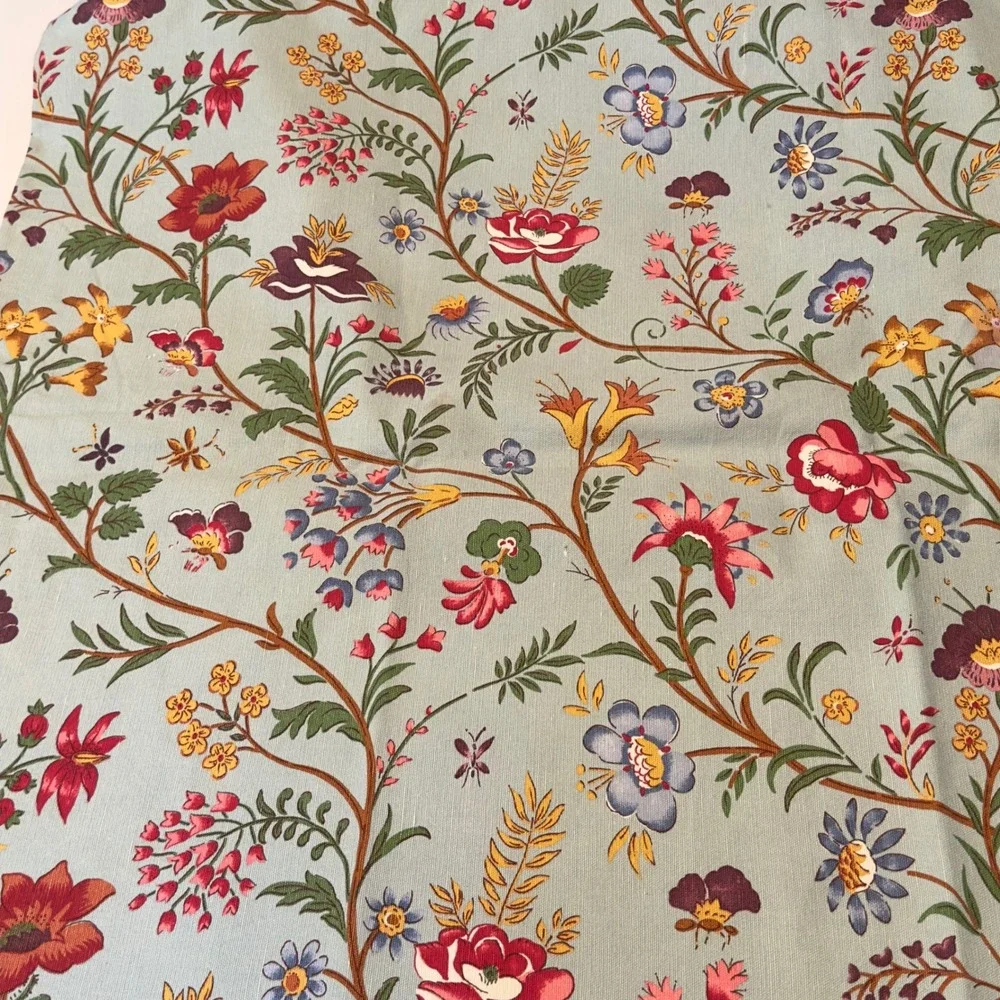Cacharel floral tablecloth